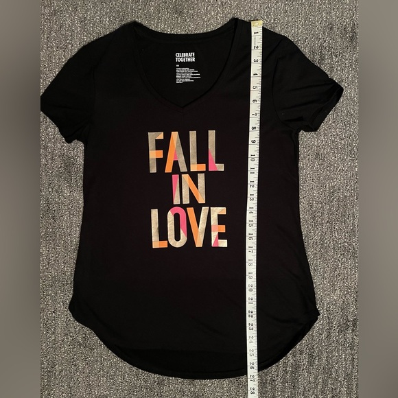 Fall In Love Tee Size XS - Picture 6 of 9
